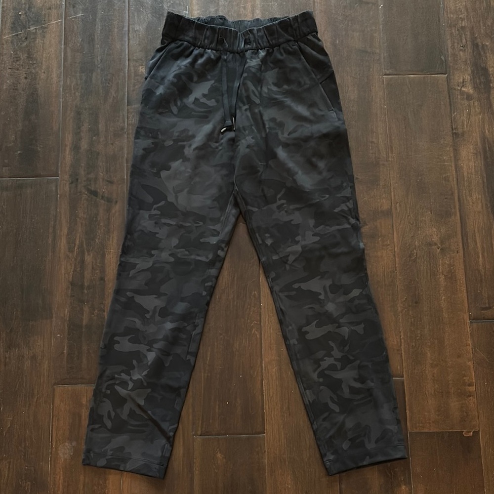 Lululemon On the Fly Pants, Size 2. Missing tag. Black and grey camo.